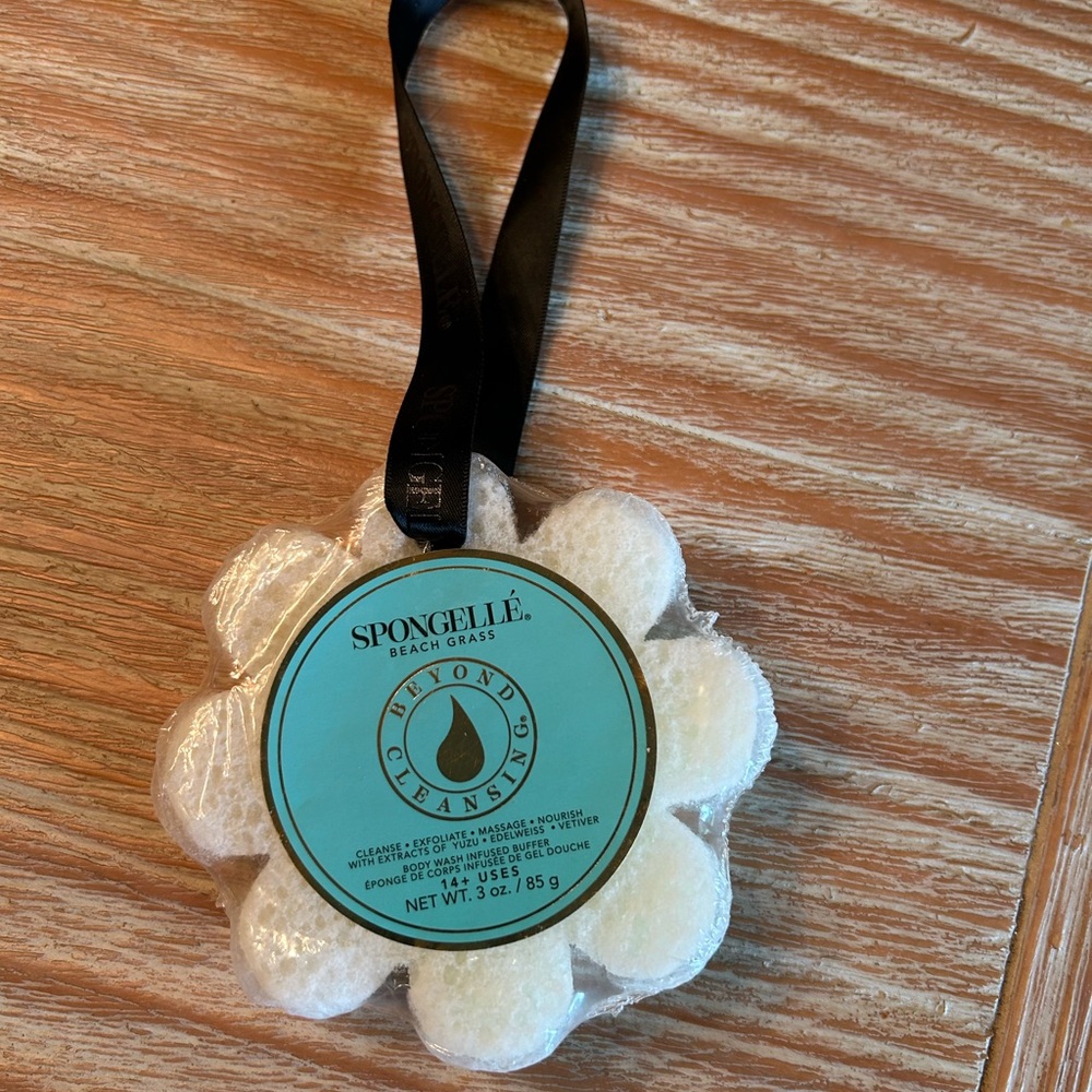 Spongellé Beach Grass Flower Cleansing Sponge - White